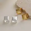 Aogu Clips para Orejas Minimalistas de Nicho Europeo y Americano Chapados en Cobre Oro de 18 Quilates Mate Cepillado en Forma de Diamante para Mujeres, Pendientes Personalizados de Lujo Ligero de Moda