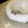 Anillo de Lazo con Circonita Rosa para Mujer Estilo Ins Estudiante Dulce y Lindo Nicho Alto Gama Abierto Ajustable