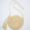 Nova Bolsa Tricotada Crochê Artesanal Vazada Palha Tecida Bolsa Feminina Redonda Borla Ombro Transversal Bolsa de Praia para Feriado