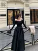 Elegante Xale de Pelúcia Estilo Hepburn + Vestido com Laço de Renda Conjunto de Duas Peças de Alta Qualidade