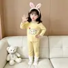 Conjunto de capa base cómodo y versátil para otoño/invierno para niños, con camiseta de manga larga sin costuras y pantalones largos, adecuado para ropa de estar de niñas, hecho de material suave de forro polar