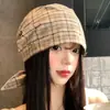 Faixa de Cabeça com Gravata Xadrez Chapéu Feminino Primavera Verão Coreano Retro Nicho Fashionável Grande Circunferência da Cabeça Toque de Luxo Gorro Chapéu Cobertura para a Cabeça