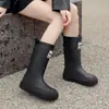 Botas de chuva femininas de cano alto para adultos, macias, moda japonesa, sapatos d'água, impermeáveis, antiderrapantes, forradas com fleece, leves, resistentes ao desgaste, botas de chuva LFY