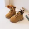 Botas Martin infantis estilo retrô britânico de camada única, nova coleção outono 2026, botas amarelas casuais unissex de sola macia, botins