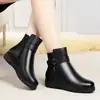 Botas Femininas de Algodão em Couro Macio 2026 Novo Estilo de Inverno Botas Forradas com Lã Botas Femininas Curtas Sola Macia Antiderrapante Sapatos de Algodão para Meia-Idade e Idosos