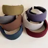 Diadema ancha de tela elástica suave de alta calidad en color oscuro, simple y elegante, popular en línea, adecuada para lavarse la cara y salir, accesorio para el cabello para mujer