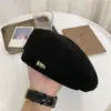 Novo Boina Estilo Francês para Mulheres, Chapéu de Artista da Moda com Logo Metálico, Chapéu Octogonal Artístico Versátil Vintage que Deixa o Rosto Menor, Tendência