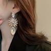 Pendientes Colgantes de Flor Incrustados de Diamantes Estilo Lujo Ligero, Estilo Niche Exagerado Europeo y Americano, Pendientes Súper Brillantes y de Alta Gama para Mujer