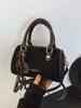 Bolsa de Mão Estilo de Rua Bolsa Boston 2025 Novo Estilo Fashionável Compacta Texturizada Moda Transversal de Ombro para Mulheres