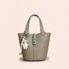 Bolso Canasta de Verduras Portátil con Patrón de Lichi 2026 Nuevo Estilo Simple Casual Cruzado para Mujer Bolso Cubo Portátil de Nicho