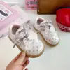 Tênis Esportivo Infantil 2026 Outono Novo Estilo Meninas Desenho Animado Pérolas Princesa Sapatos Solado Macio Respirável Antiderrapante Casual Tênis de Board