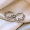 Pendientes Florales Geométricos con Tachuelas de Diamante Aguja Plateada, Pendientes Versátiles de Tendencia de Nicho Únicos y de Moda, Pendientes de Lujo Ligero de Gama Alta para Mujer