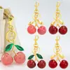 1 Pieza Llavero Brillante Rojo/Rosa con Hoja y Cereza Llavero de Moda Amuletos para Bolsos Amuletos para Carteras para Mujeres Llaveros Regalo Especial para Ella