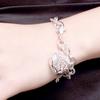Pulsera Hueca Plateada Yihua Pulsera Corazón Corazón Moda Coreana Joyería de Mano Venta Directa al Contado al Por Mayor