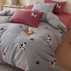 Juego de ropa de cama de cuatro piezas de algodón cepillado para otoño e invierno, engrosado y cálido, estilo de dibujos animados lindos, funda de edredón bordada de algodón puro