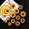 Girasol Flor Artificial Resina Accesorios Pequeños Hechos a Mano DIY Taza de Pegamento de Crema Imán para Refrigerador Hebilla de Zapato Broche Material
