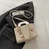 Bolsa de Mão Quadrada Pequena com Design de Nicho da Moda e Textura, Bolsa de Ombro Estilosa e Única para o Dia a Dia, Bolsa Transversal Elegante e Moderna para o Verão para Mulheres