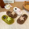 Nuevas zapatillas suaves y esponjosas con forma de estrella tridimensional para niños, otoño e invierno 2026, con suelas suaves para uso en casa, zapatillas de algodón unisex