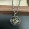 Estilo Hip-Hop Retro Cada Uno Collar Rotatorio Redondo Hueco Hombres Agresivo y Generoso Estilo Literario Colgante Creativo