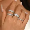 Anillo Versátil Simple Liso Minimalista de Lujo Ligero Estilo Europeo y Americano en Color Acero con Fila de Diamantes, Set de Apilamiento de Lujo Ligero