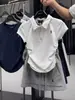 Traje de dos piezas para mujer con falda casual de longitud media, de manga corta, con cinturilla elástica, cuello polo de color contrastante, bordado de poni, para estilizar