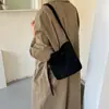 Bolsa de balde de camurça retrô de nicho para mulheres, nova moda 2026 versátil leve texturizada tote ombro bolsa para o dia a dia