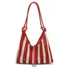 Elegante bolsa de balde grande com vazados, bolsa de ombro para mulheres, nova moda 2026, bolsa de palha versátil para o dia a dia
