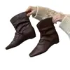 Botas Curtas Empilhadas Estilo Coreano para Mulheres, Novas Botas Individuais Outono e Inverno 2025 com Bico Fino e Saia, Botas Slim de Salto Baixo