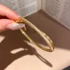 Pulseira de cruz de zircônia transfronteiriça europeia e americana, luxo leve, alta qualidade, elegante, versátil, moderna, joias femininas de nicho atacado