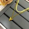 Moda Europeia e Americana Colar com Pingente de Coração de Camada Dupla Feminino Empilhado Ouro 18K Banhado em Aço Titânio Corrente de Osso de Cobra Corrente de Clavícula Feminina