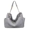 Bolsa Tote Grande de Verão 2026 Nova Moda Feminina Elegante para o Dia a Dia com Design Relaxado e Moderno de Corrente Transversal