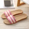 Verano 2021 Cuatro Estaciones Chanclas de una tira de hierba sintética Suela plana Hogar Interior Venta al por mayor Chanclas de Algodón y Lino para Mujer Lino Interior Invierno