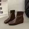 2026 botas femininas de sola reta, que aumentam a altura, versáteis, estilosas, com bico quadrado, simples, de cano curto, com ajuste fino