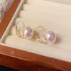 Pendientes de Perla con Flor de Cuatro Hojas Simple de Moda Coreana y Japonesa, Elegantes y Versátiles, Sensación de Alta Gama, Pendientes de Perlas de Colores Redondas al por Mayor