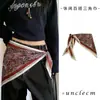 Pañuelo Estampado Étnico de Alta Gama Vintage para Mujer, Ropa en Capas de Nicho con Faldas y Jeans, Accesorio de Triángulo de Seda Moderno