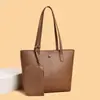 Bolsa Tote Simples de Grande Capacidade para Comércio Exterior Feminina Outono/Inverno 2026 Nova Bolsa de Ombro Único Retro de Alta Qualidade Bolsa para Trabalho e Deslocamento