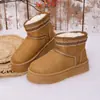 Botas de neve femininas espessadas com forro de fleece, novo modelo 2026, sapatos de algodão transfronteiriços de sola grossa, cano curto, quentes, antiderrapantes, botas de comércio exterior