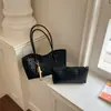 Bolso de Mano Tejido Hueco para Mujer 2026 Nuevo Otoño Gran Capacidad Lujo Ligero Nicho Moda Casual Bolso de Hombro