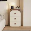 Mesita de Noche Pequeña de Madera Maciza para Dormitorio del Hogar 2026 Nuevo Estilo Vintage Ultra Estrecho Crema Moderno Minimalista Gabinete de Almacenamiento