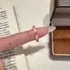 Novo Anel Personalizado de Zircônia Arco-Íris Esmaltada de Nicho para Mulheres, Fashion e Versátil com um Toque de Luxo, Anel Aberto Ajustável para Mulheres