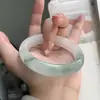 Fabricante Mais Vendido Atacado Pulseira de Jade Verde Tianshan Plana, Pulseira com Padrão de Flor de Jade com Fio de Ouro, Pulseira Estilo Clássico, Quartizita