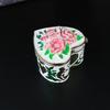 Caixa de Joias Exquisita em Forma de Coração com Rosa Pink Caixa para Aliança de Casamento Dia dos Namorados Caixa de Armazenamento de Joias de Metal Retro de Alta Qualidade
