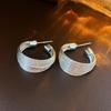 Pendientes de metal con aguja plateada, pendientes sencillos de gran sentido, moda Joker, pendientes de nicho con personalidad de lujo, venta al por mayor de Yiwu