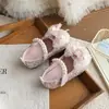 Novos Sapatos de Couro para Meninas 2026 Sapatos Individuais Infantis Solado Macio Sapatos Infantis Sapatos Antiderrapantes Princesa Bebê Menina Criança Pequena Modernos