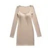 Vestido Sexy Quente com Bojo Embutido, Saia Curta que Molda o Corpo, Decote Quadrado, Cintura Marcada, Caimento Justo, Manga Longa, Tecido Escovado para Mulheres