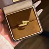 Nuevo bestseller transfronterizo: anillo de latón bañado en oro para mujer, anillo abierto versátil, exquisitamente incrustado con circonia, accesorio de mano de diamantes completos