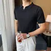 Nova Camisa Polo Tricotada de Manga Curta Listrada de Verão para Homens Elegante Business Casual Slim Gola V Pequena Camiseta Tricotada para Homens