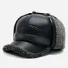 Gorro de invierno para hombres de mediana edad y mayores, cálido y aislado, forrado de felpa y engrosado, a prueba de viento, con protección para las orejas, gorra de pico de pato