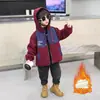 Roupa Externa de Fleece para Meninos Inverno Infantil Veludo Plus Espessado Roupas de Algodão 2026 Novo Estilo Bonito Menino Bebê Roupas de Outono e Inverno