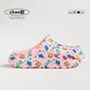 Zuecos de dibujos animados para niños y niñas, nuevo modelo de verano 2026, sandalias cerradas transpirables de suela gruesa EVA para exteriores para niños